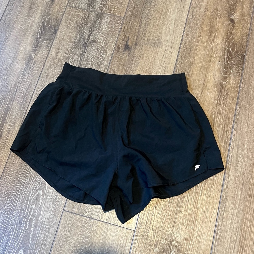 Fabletics Sun Chaser 3” Shorts - Medium Women - Black